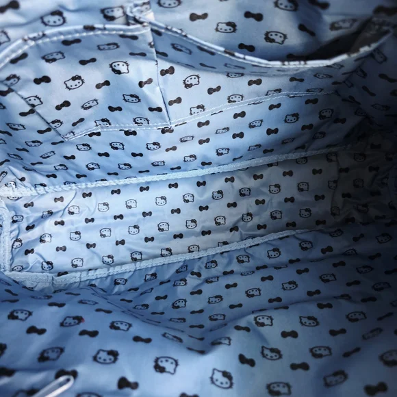 Hello Kitty Shoulder Bag - Picture 3 of 10